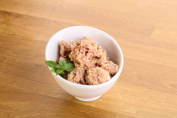 Canned tuna fish with oil