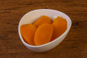 Naklejka na ściany i meble Sweet mango slices in syrop