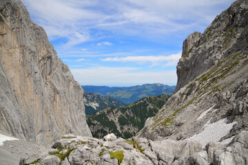 Blick durch das Ellmauer Tor im Wilden Kaiser  © Fotolla