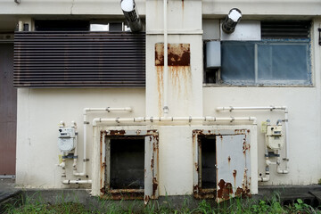 古い集合住宅ー錆びたボックス