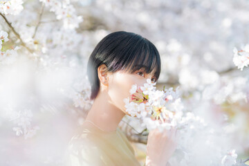 桜と女性のポートレート