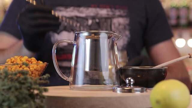 put a teaspoon in a teapot