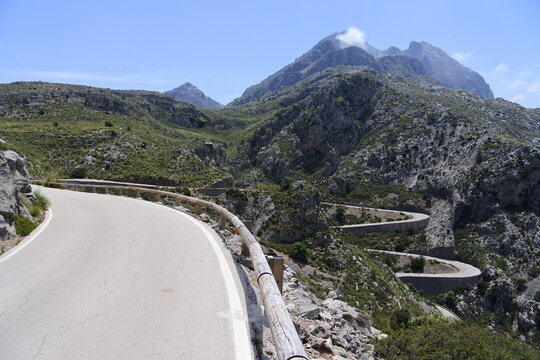 Wolken, Berge und eine Serpentinenstra&szlig;e - Sa Calobra