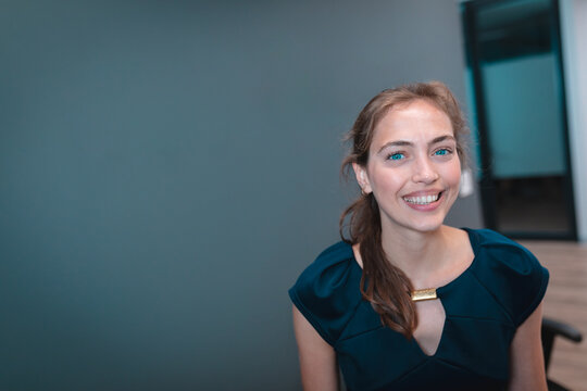 Portrait of caucasian businesswoman smiling and looking at camera