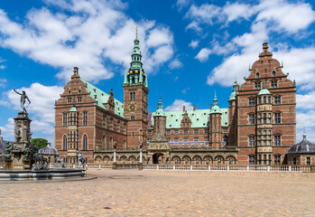 Fototapeta premium view of the Frederiksborg Castle in Hillerod on a beautiful summer day