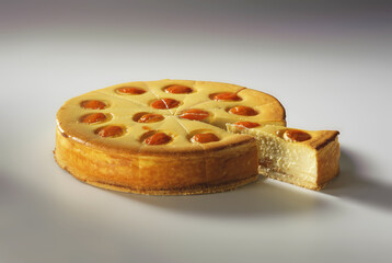 Kuchen, Aprikosenkäsekuchen, angeschnitten
