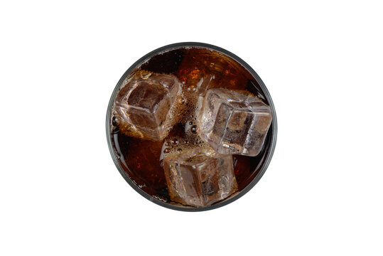 Vaso con bebida refresco de cola visto desde arriba