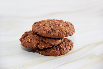 sweet crunchy oatmeal cookies with chocolate pieces