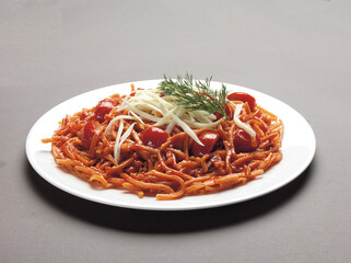 spaghetti with tomato sauce
