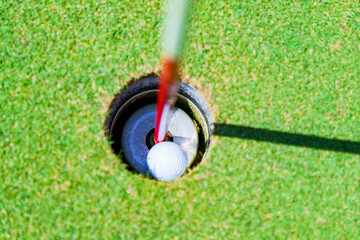 ゴルフ　ホールインワン　チップイン　【 ラッキー の イメージ 】　