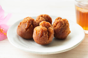 沖縄名物　サーターアンダギー