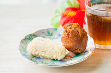 沖縄名物　ちんすこうとサータアンダーギー