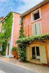 Dans les rues de Saint-Saturnin-lès-Apt