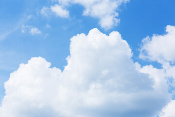 Obraz na płótnie Canvas Beautiful texture of clouds float across the blue sky