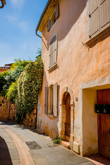 Fototapeta premium Dans les rues du village de Roussillon