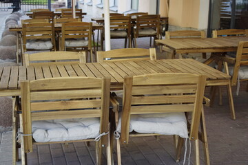 Fototapeta na wymiar tables in an outdoor cafe