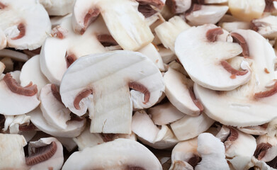 champignon mushrooms cut for heat treatment