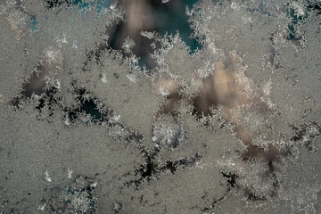 氷の結晶、黒背景