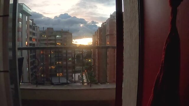 desde la ventana pasa el tiempo
