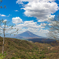 Fototapeta premium El volcán Chaparrastique está en San Miguel, El Salvador
