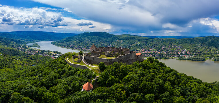 Remains of the Citadel (in Hungarian, Fellegv&aacute;r), Visegr&aacute;d which was the summer palace of King Matthias Corvinus of Hungary (in Hungarian, M&aacute;ty&aacute;s Kir&aacute;ly)