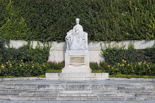 Empress Elisabeth Monument in Volksgarten park of Vienna, Austria. The monument by sculptor Hans Bitterlich and architect Friedrich Ohmann was unveiled on June 4, 1907.