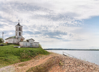 Fototapeta na wymiar Russian Orthodox Church. Vvedenskaya Church Voskreensky Goritsky Monastery Sheksna river bank