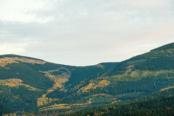 Obraz premium The top of the mountains against the backdrop of the sky, mountain range
