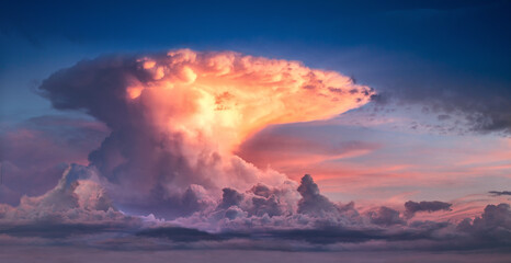 Storm cloud in the form of a nuclear explosion.