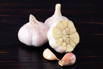 garlic and garlic cloves on wood background