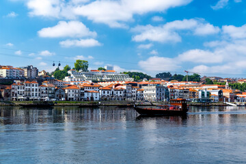 barco rabelo e margem do Douro em Vila Nova de Gaia