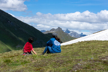 Naklejka premium hikers on the mountains