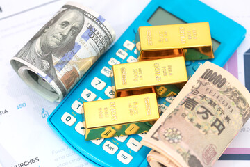 Exchange between U.S. dollar and Japanese Yen and gold © zhenya