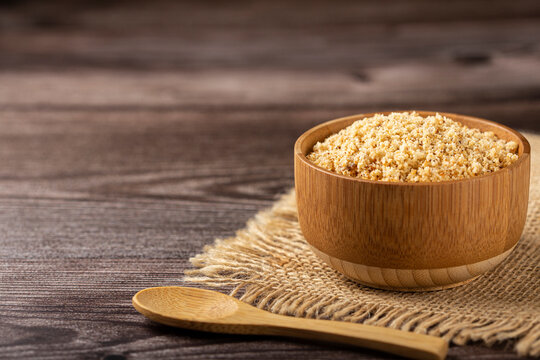 Bowl with Brazilian farofa. Made with manioc flour.