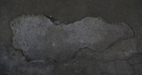 Naklejka premium Aged cracked black cement concrete texture background. Old damaged grunge wall that mortar facade has been peeled off 