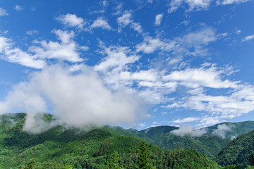 雨上がりの青空と雲