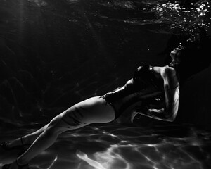 Obraz premium underwater girl