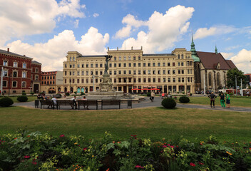 Fototapeta na wymiar Görlitz Postplatz mit Muschelminnabrunnen