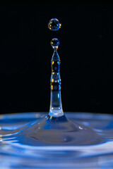 Farbenfrohe Wassertropfen