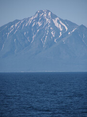 礼文島から見た利尻山