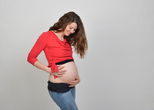 Frau werdende mama mutter familie baby babybauch schwangere schanger babybauch