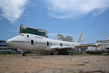 Fototapeta na wymiar verschrotteter Jumbo Jet, 747 in Thailand