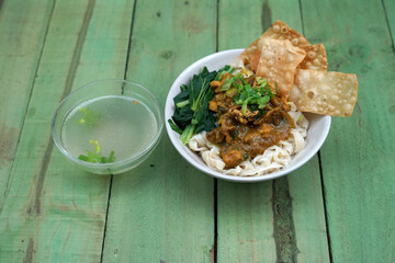 Asian noodles with chicken curry, sauce and vegetables.