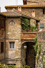 Fototapeta na wymiar old house in the small town of Passignano sul Trasimeno, Umbria, Italy