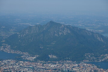 Panorama di montagna prealpi e monte Barro