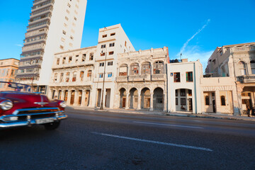 Cuba, Havana, Malecon, traffic in Habana Centro district