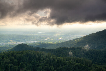 Obraz premium The sun shines on the Murgtal in the northern Black Forest after a storm