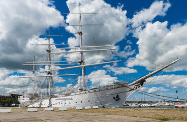 Historisches Segelschulschiff im Hafen von Stralsund; Mecklenburg-Vorpommern; Deutschland
