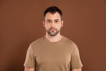 Photo portrait brunet man wearing pastel t-shirt isolated brown color background