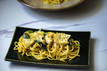 Spaghetti with Chicken Green Curry (Spaghetti Khiao Waan Gai)